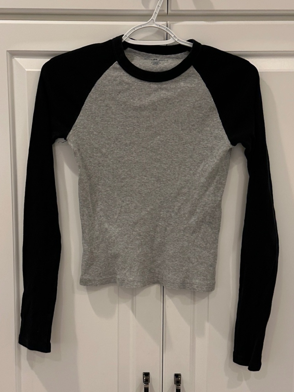 Brandy Melville Long Sleeved Gray & Black Top - Size S